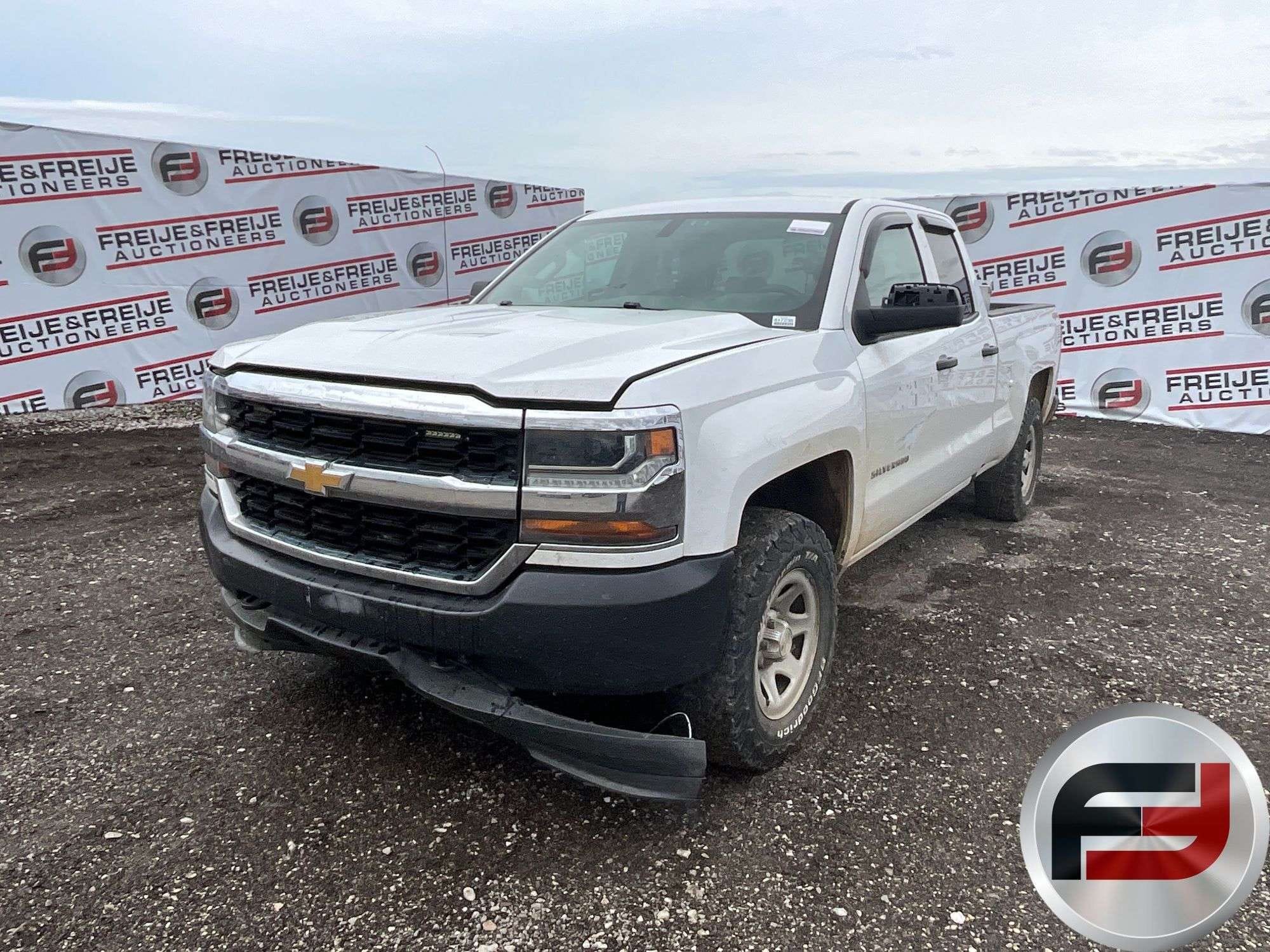 2018 Chevrolet Silverado Equipment Image0