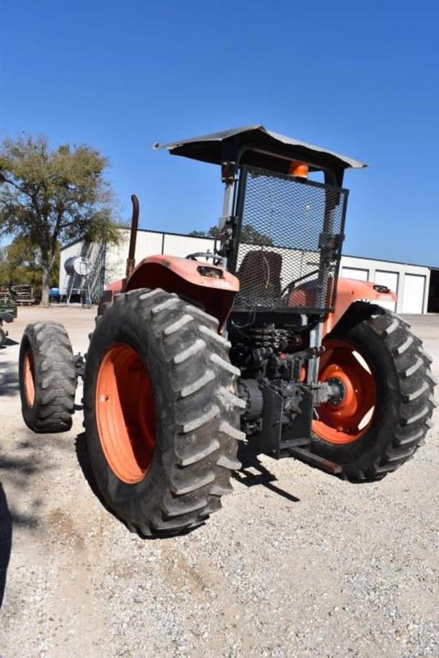 Image of Kubota M108S equipment image 3