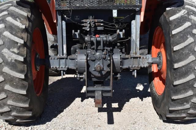 Image of Kubota M108S equipment image 4