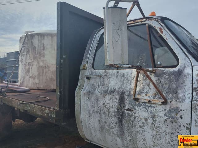 Image of Chevrolet 70 equipment image 2