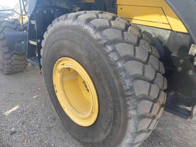 Image of Komatsu WA380-8 equipment image 4
