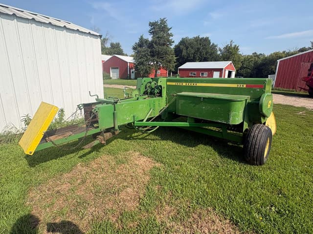 Image of John Deere 336 equipment image 2