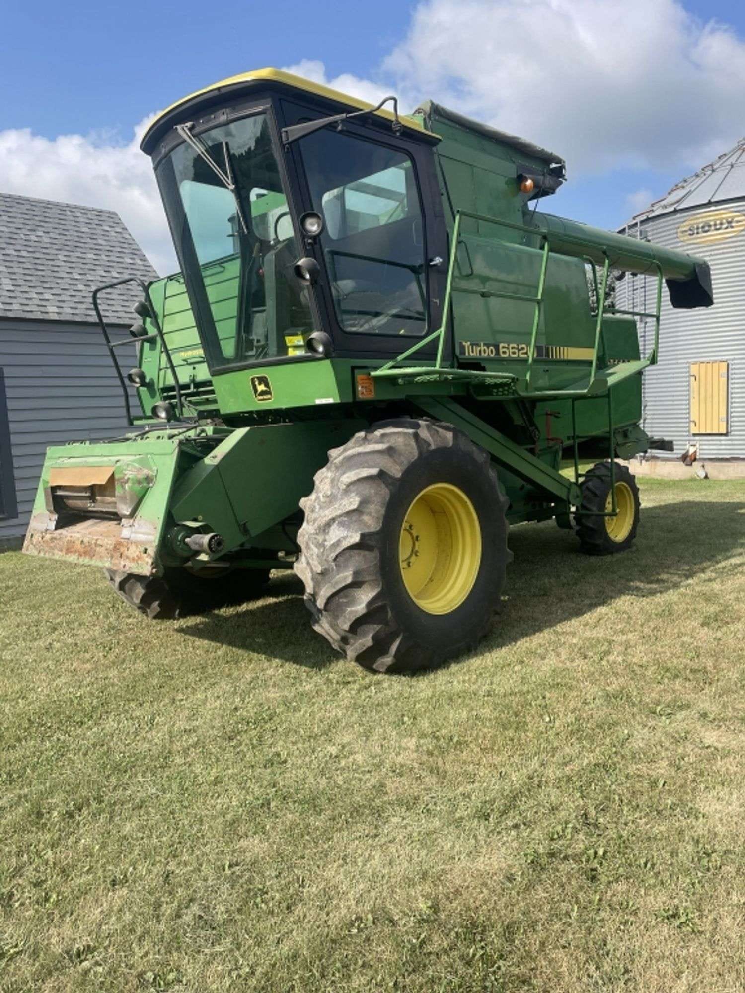John Deere 6620 Turbo Equipment Image0