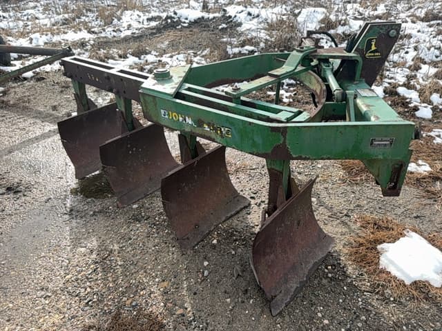 Image of John Deere 3945 equipment image 1