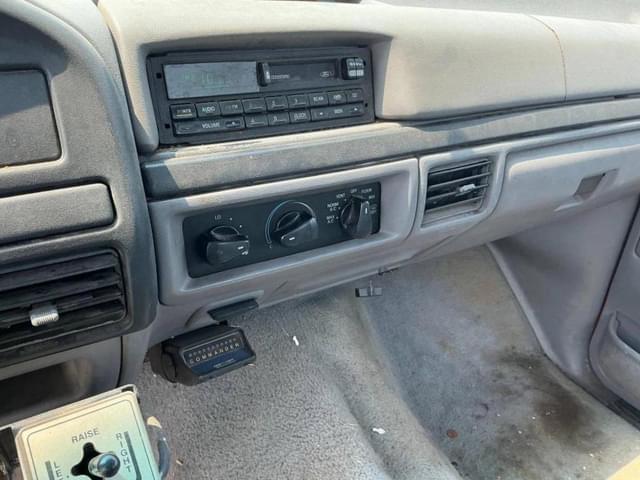 Image of Ford F-350 equipment image 4