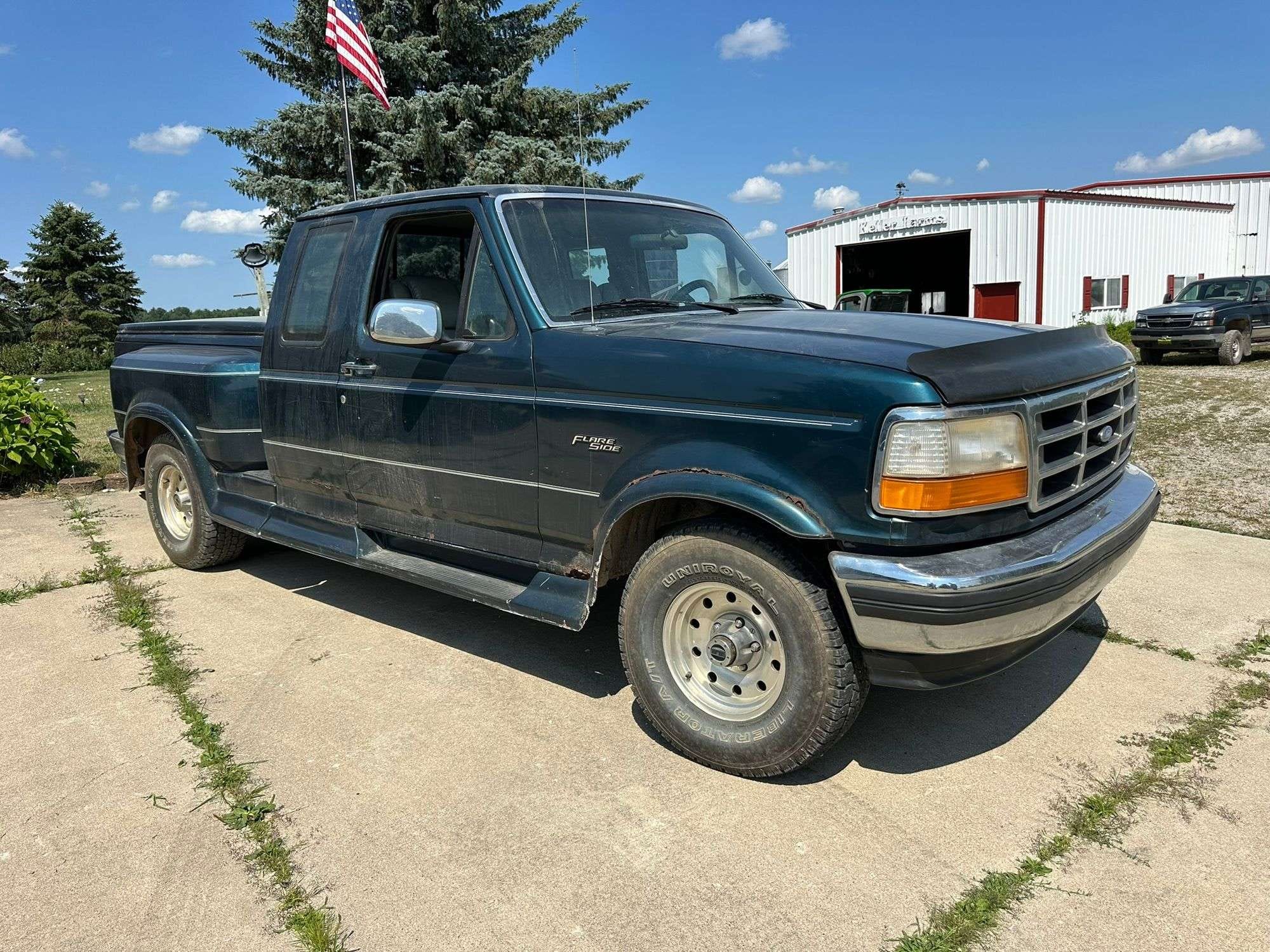1995 Ford F-150 Equipment Image0