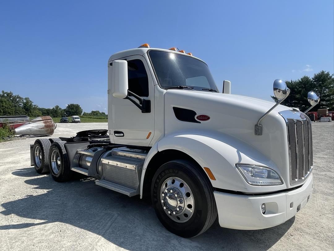 Image of Peterbilt 579 Primary image