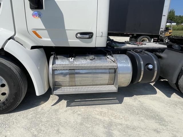 Image of Peterbilt 579 equipment image 4
