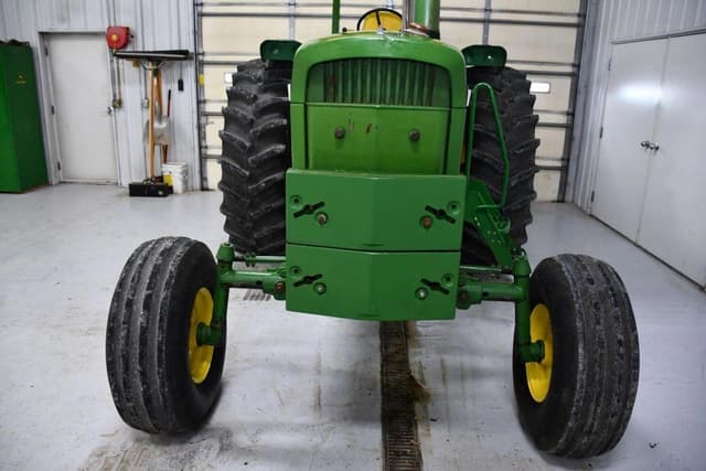 Image of John Deere 4320 equipment image 2