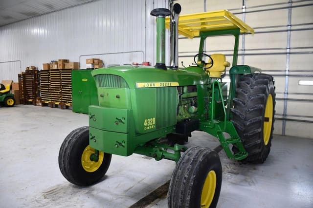 Image of John Deere 4320 equipment image 1