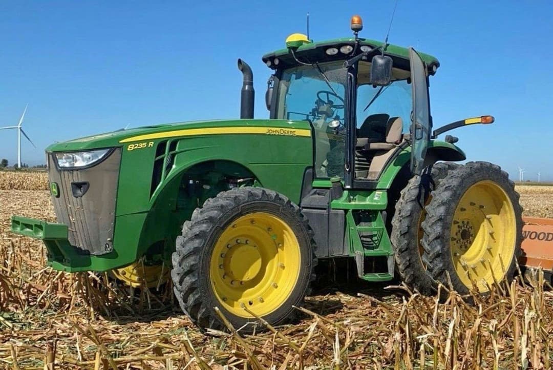 Image of John Deere 8235R Image 0