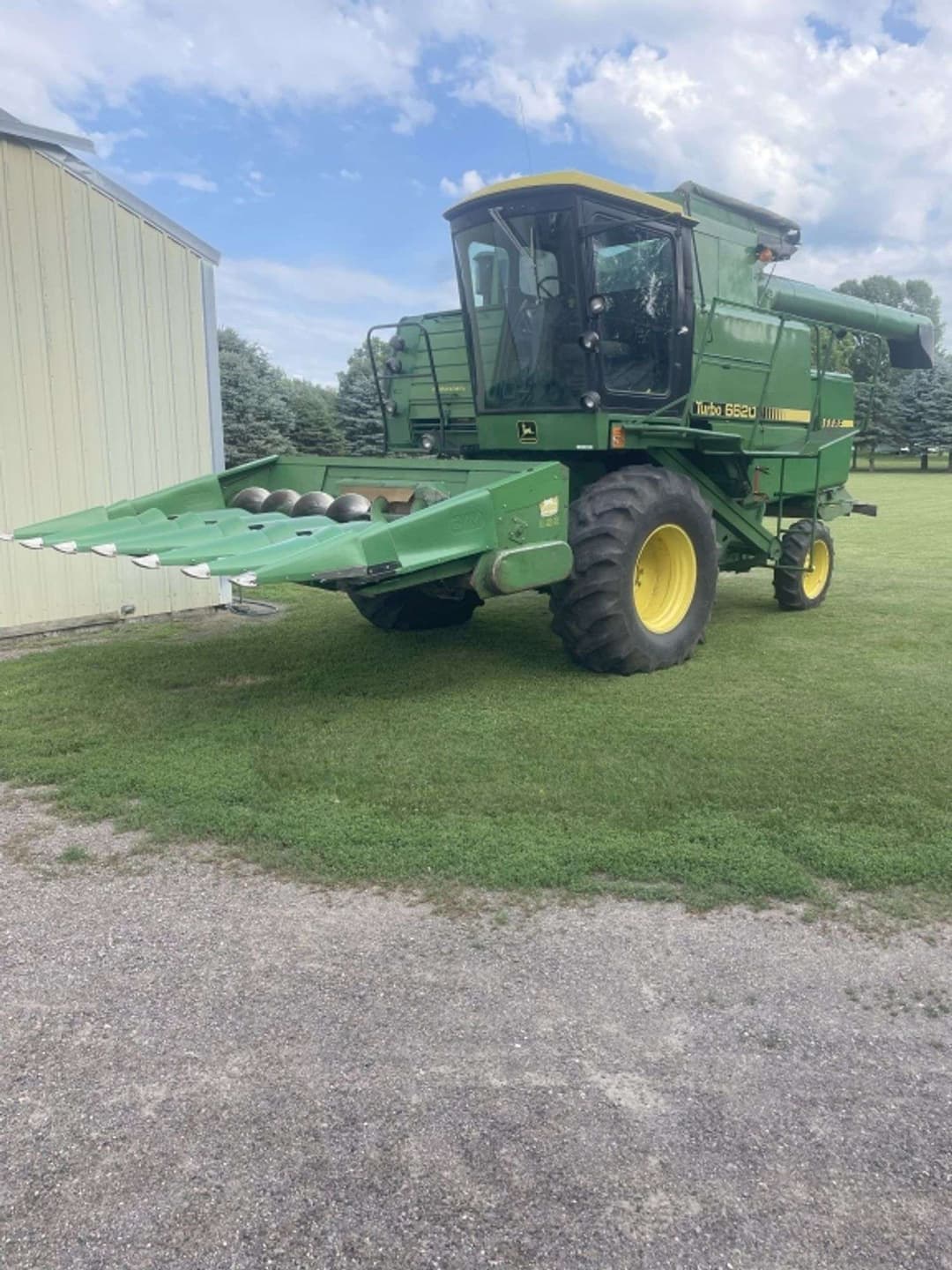 Image of John Deere 6620 Primary image