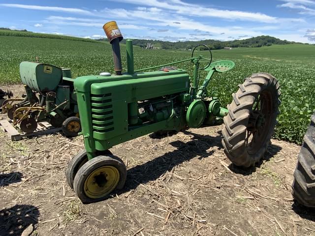 Image of John Deere B equipment image 1