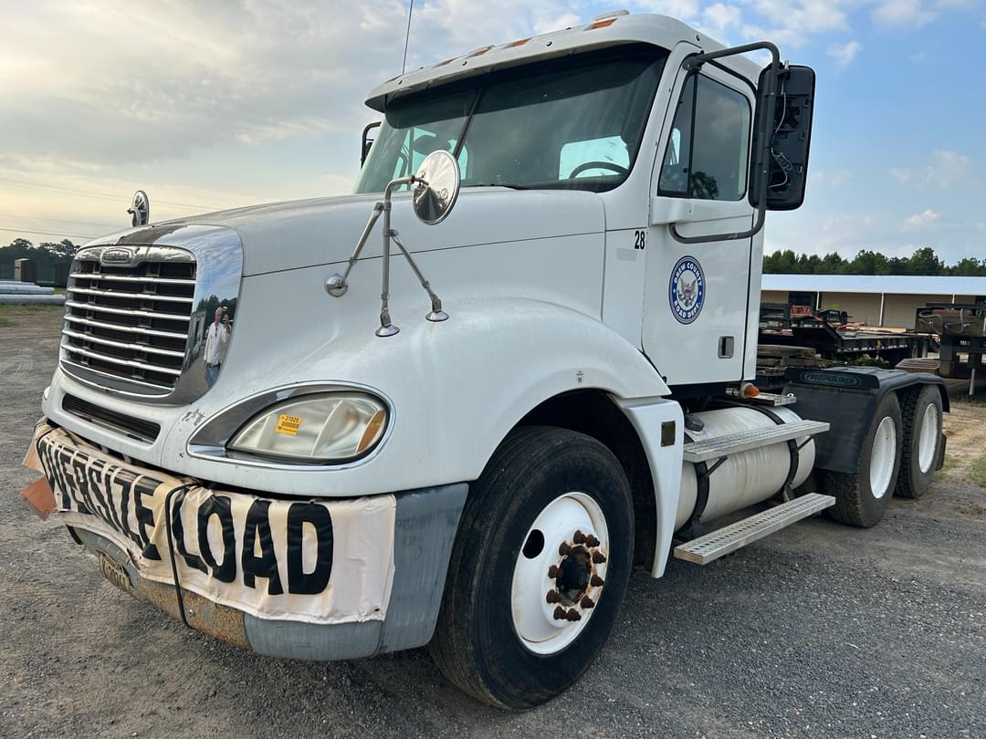 Image of Freightliner Columbia Primary image