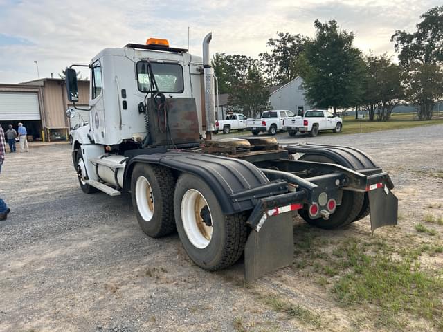 Image of Freightliner Columbia equipment image 3