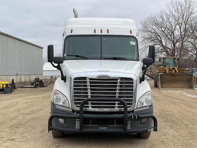 Image of Freightliner Cascadia equipment image 1