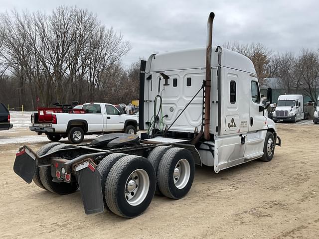 Image of Freightliner Cascadia equipment image 4