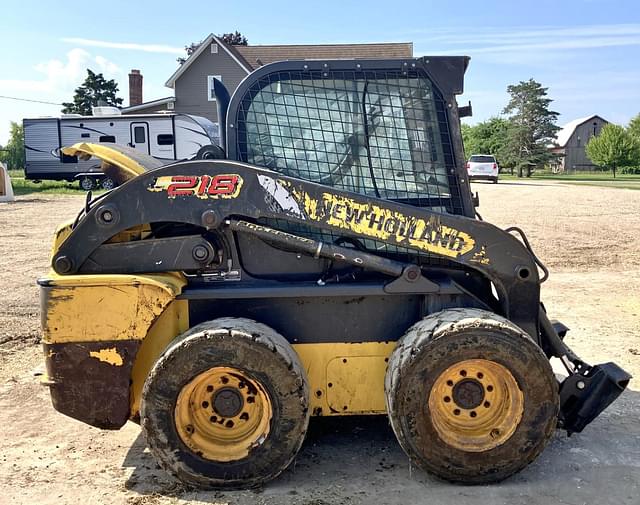 Image of New Holland L218 equipment image 1