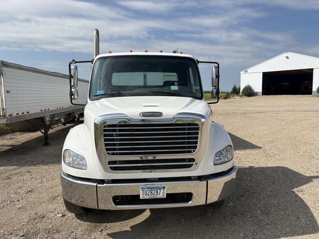 Image of Freightliner Business Class M2 equipment image 1