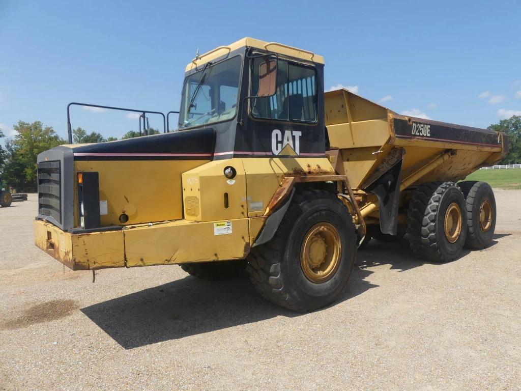 Image of Caterpillar D250E Primary image