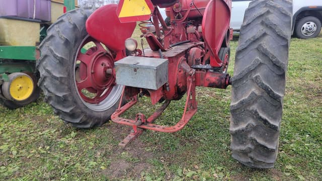Image of Farmall M equipment image 4