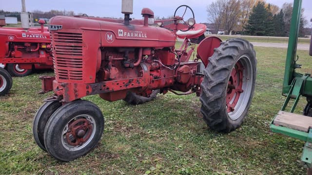Image of Farmall M equipment image 1