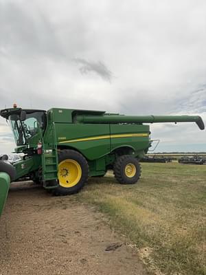 2013 John Deere S690 Image