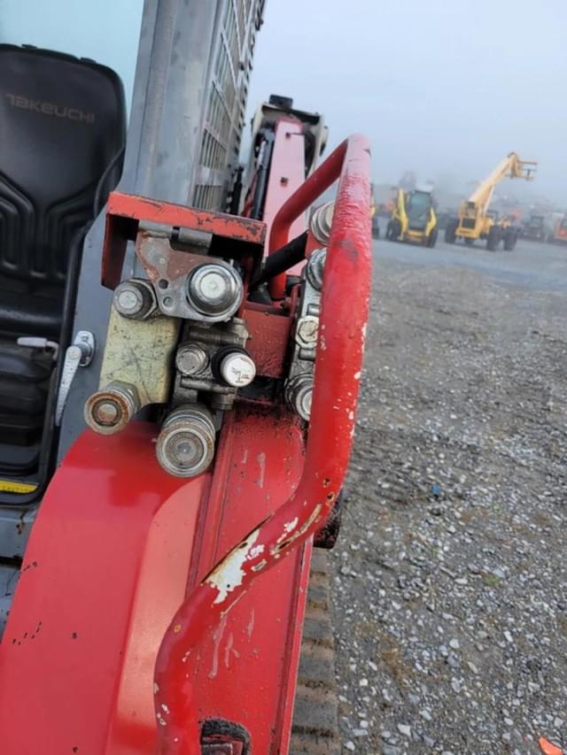 Image of Takeuchi TL12 equipment image 4