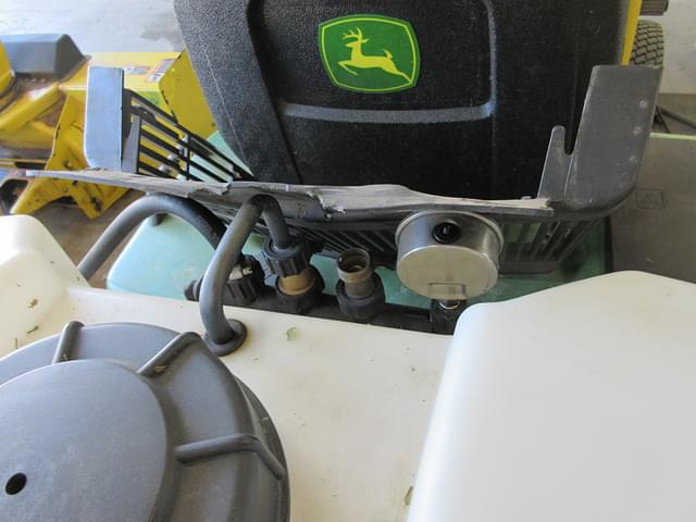 Image of John Deere 425 equipment image 4