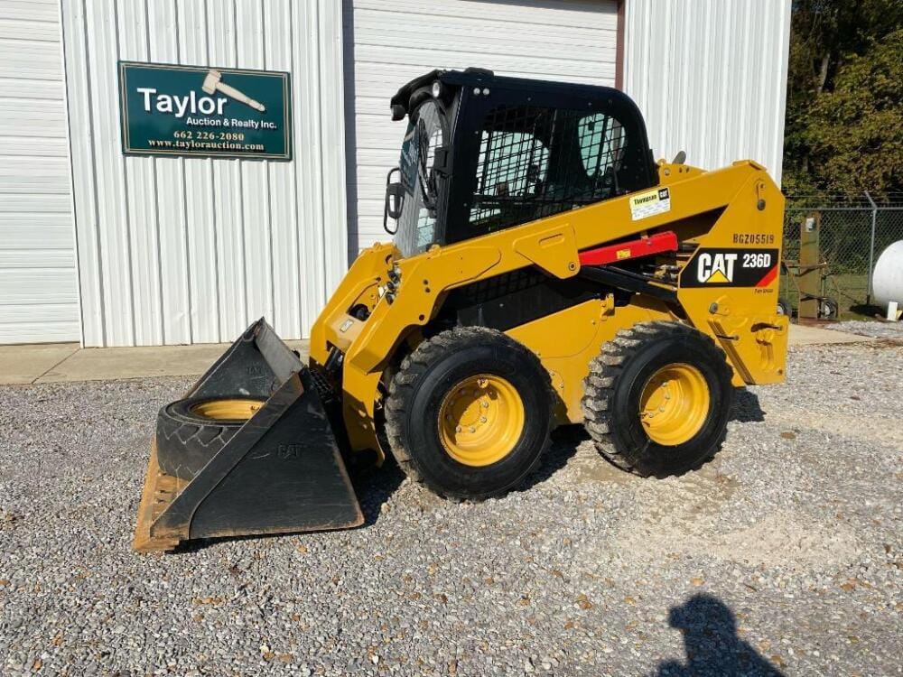 Main image Caterpillar 236D