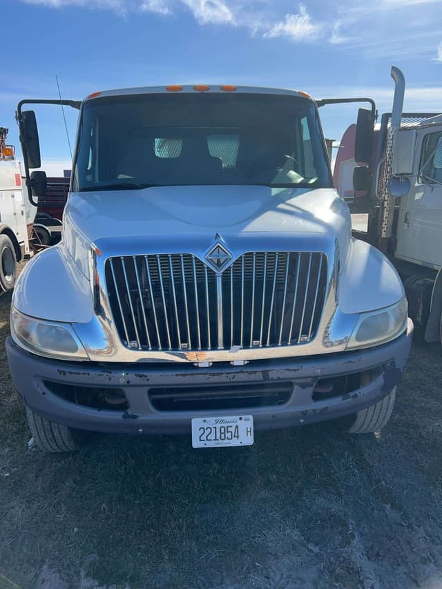 Image of International 4300 equipment image 2