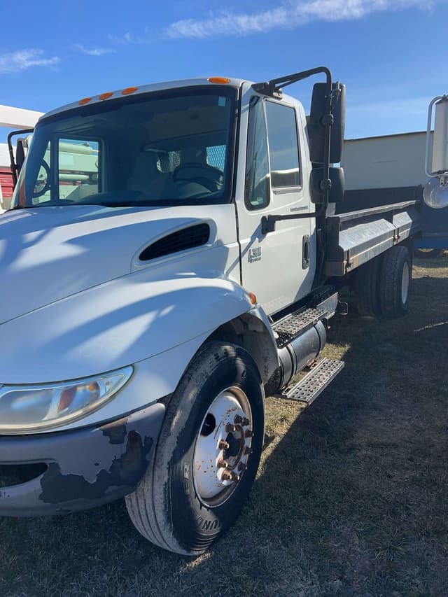 Image of International 4300 equipment image 3