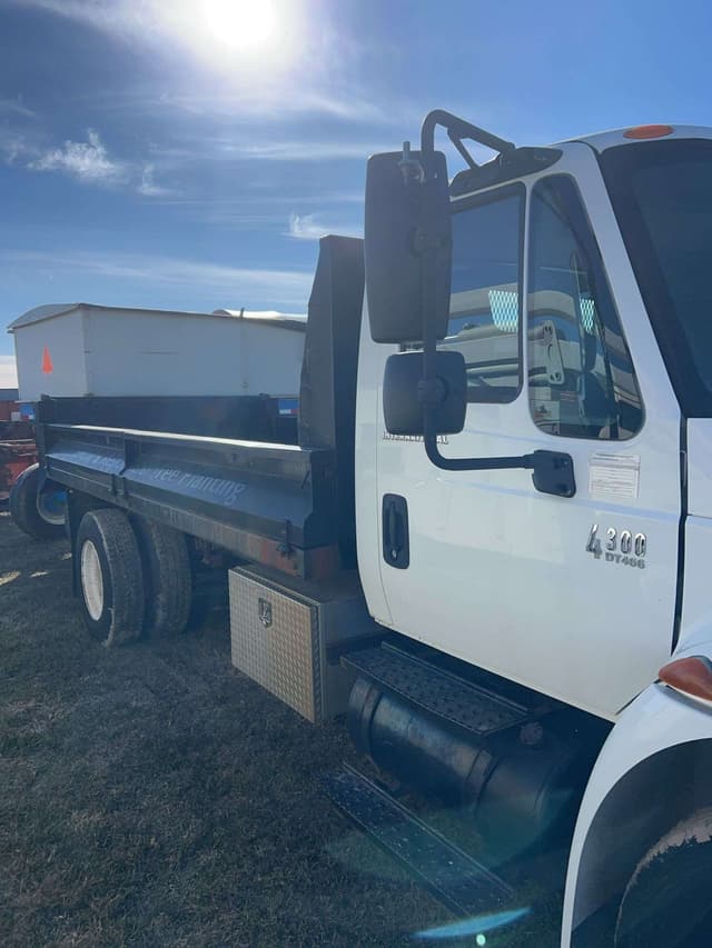 Image of International 4300 equipment image 1