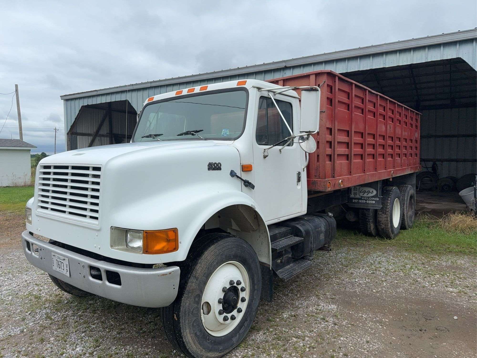 1994 International 4900 Equipment Image0