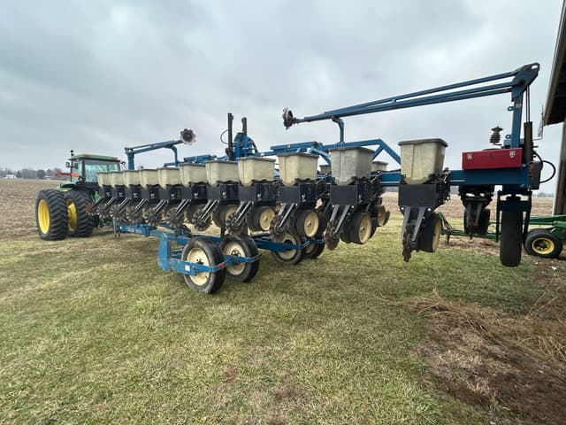 Image of Kinze 2600 equipment image 1