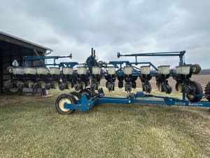 1998 Kinze 2600 Image