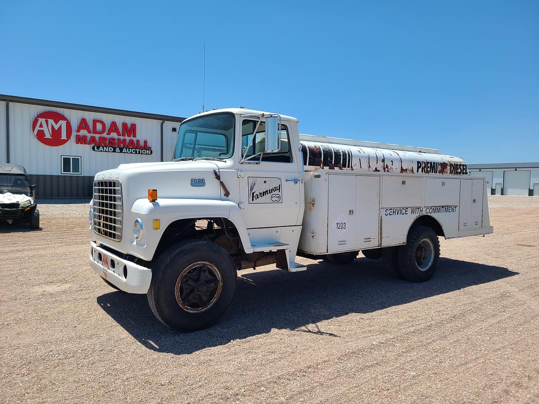 Image of Ford F-800 Primary image