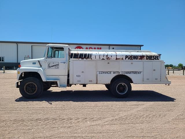 Image of Ford F-800 equipment image 4