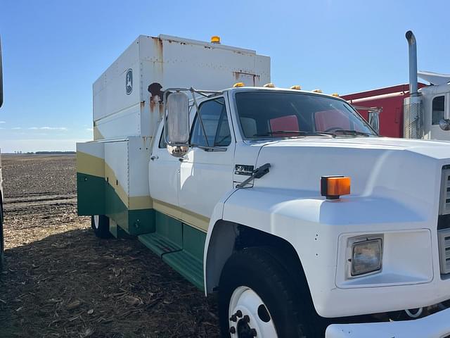 Image of Ford F-700 equipment image 3