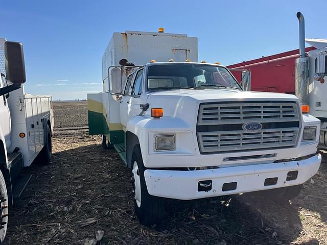 Image of Ford F-700 equipment image 2