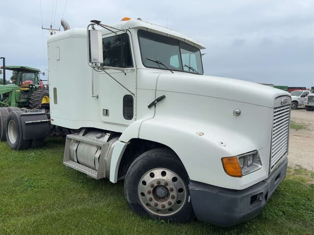 Image of Freightliner FLD equipment image 1
