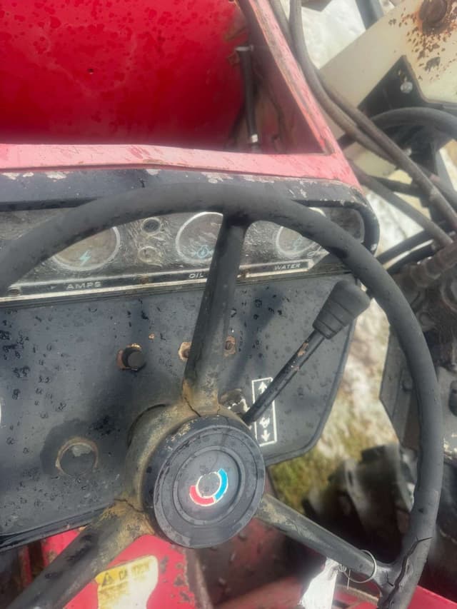 Image of International Harvester 574 equipment image 4