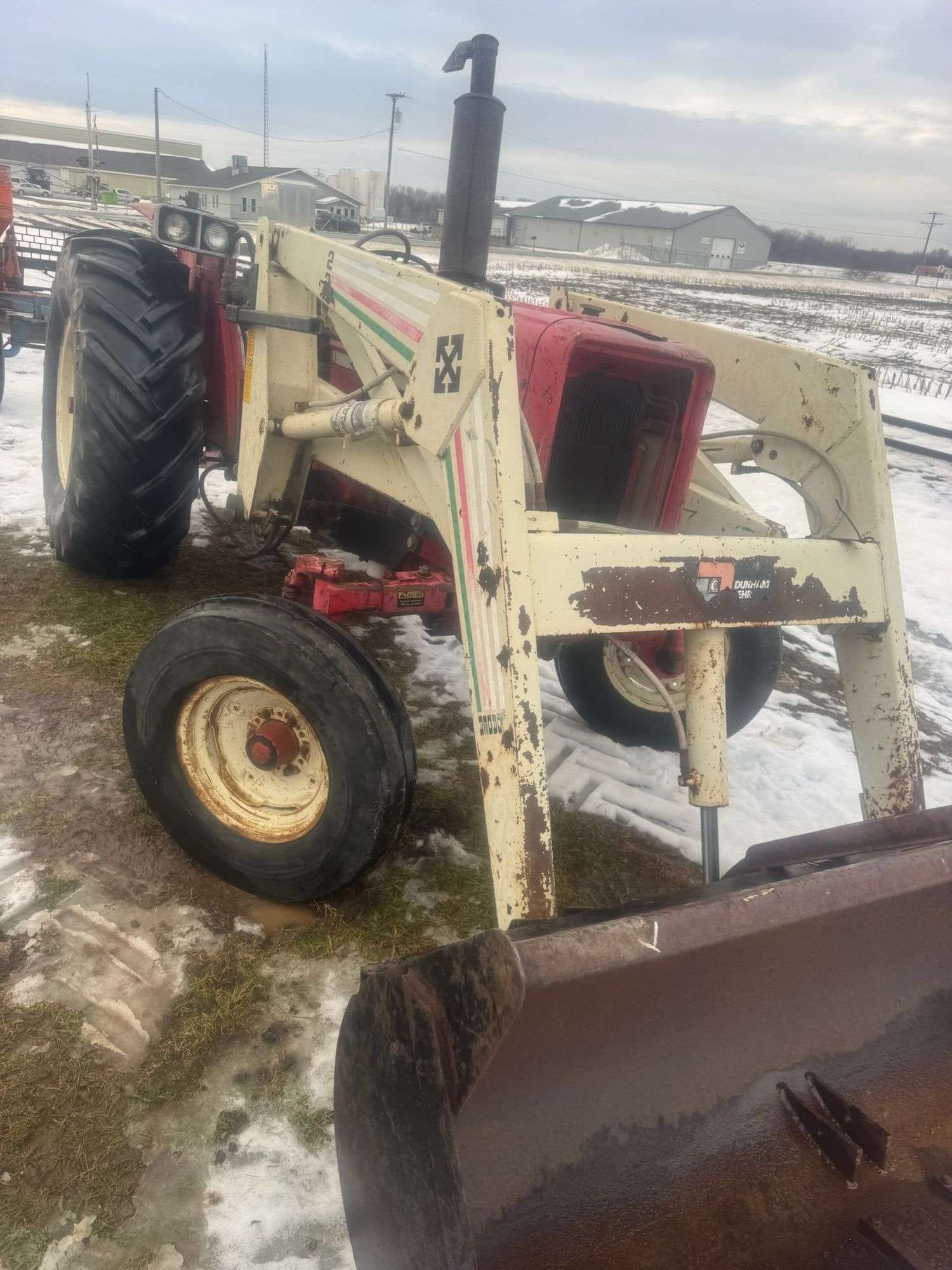 International Harvester 574 Equipment Image0