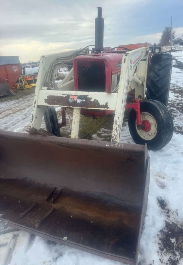 Image of International Harvester 574 equipment image 2