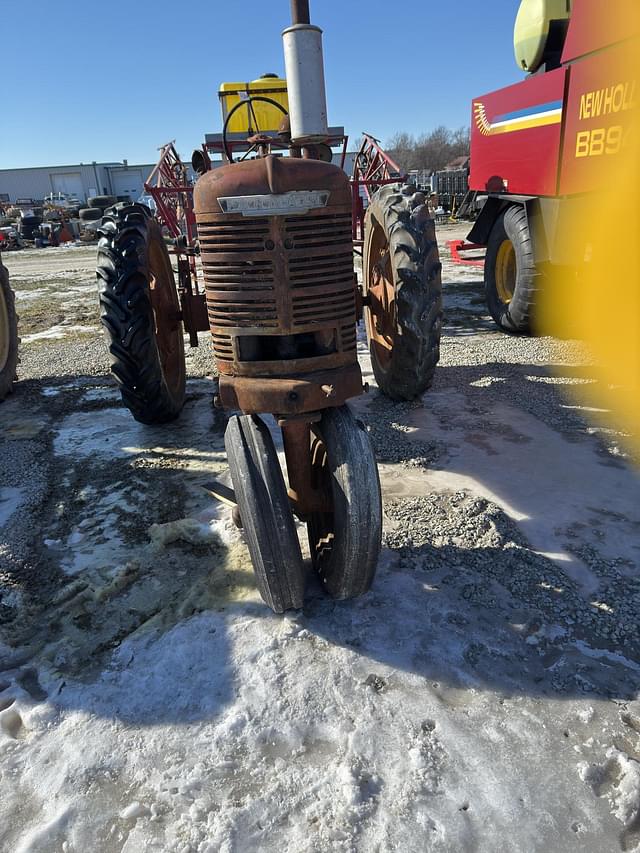 Image of Farmall H equipment image 1