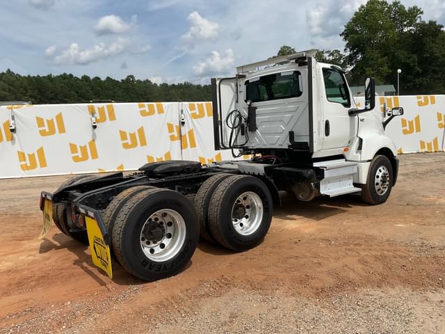 Image of International LT625 equipment image 4