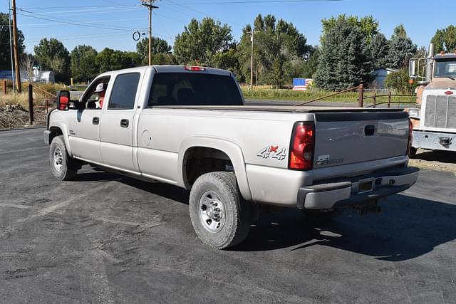 Image of Chevrolet 3500 equipment image 2