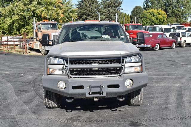 Image of Chevrolet 3500 equipment image 3