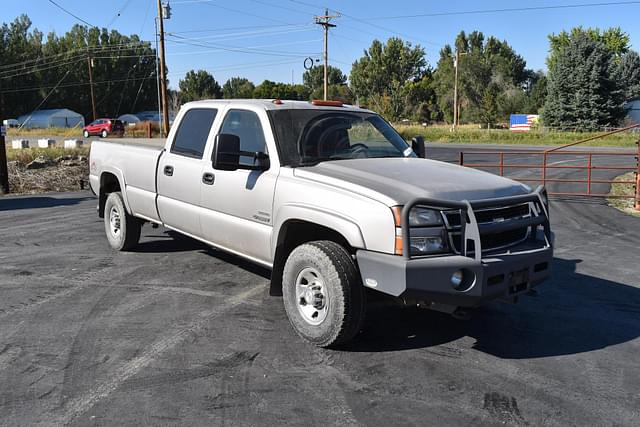 Image of Chevrolet 3500 equipment image 4