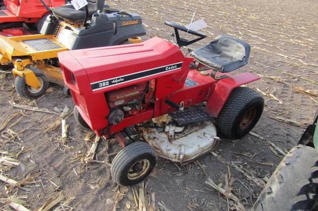 Image of Cub Cadet 382 equipment image 1